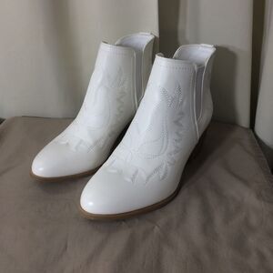 Global Win White Cowboy Ankle Boots Size 11 Pull On Western Festival Rodeo New
